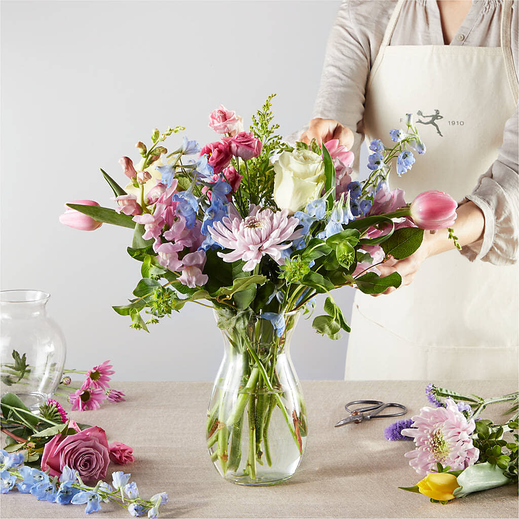 Pastel Tradition - A Florist Original –  The Arrangement Smiles Unlimited Llc, Anderson IN