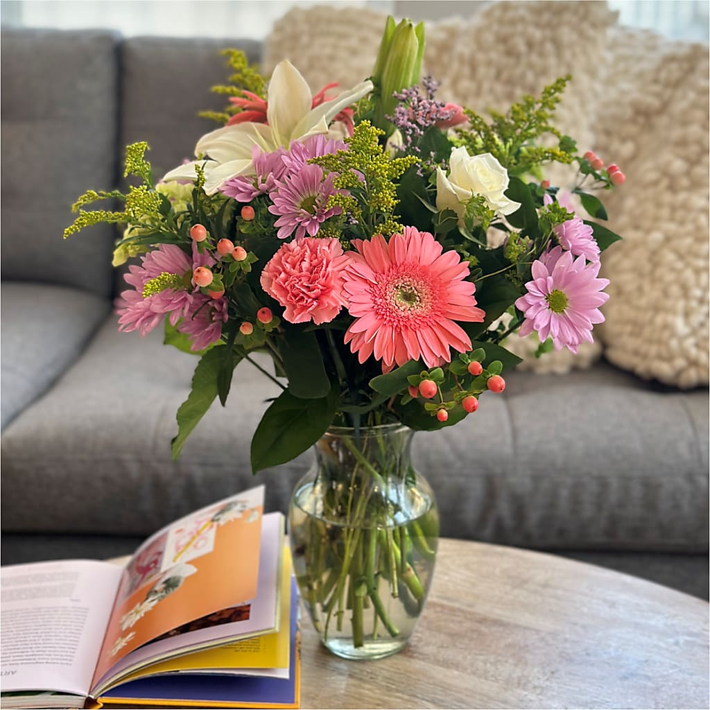 Pastel Tradition - A Florist Original –  The Arrangement Smiles Unlimited Llc, Anderson IN