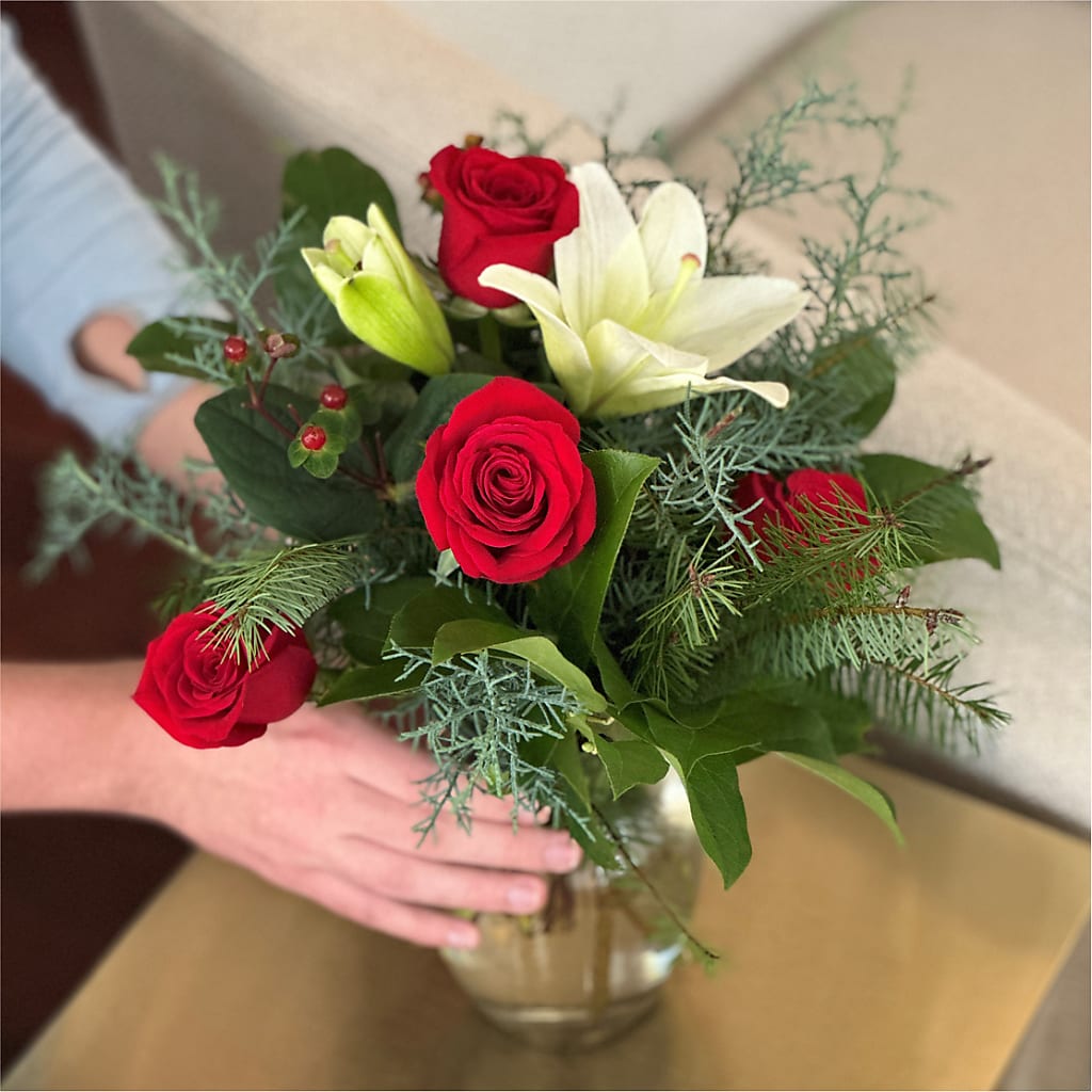 Glittering Lights Bouquet –  The Arrangement Smiles Unlimited Llc, Anderson IN